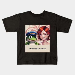 she kissed a frog Kids T-Shirt